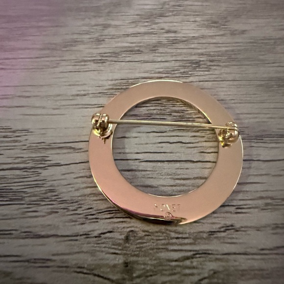 Circular Brooch - Picture 2 of 2